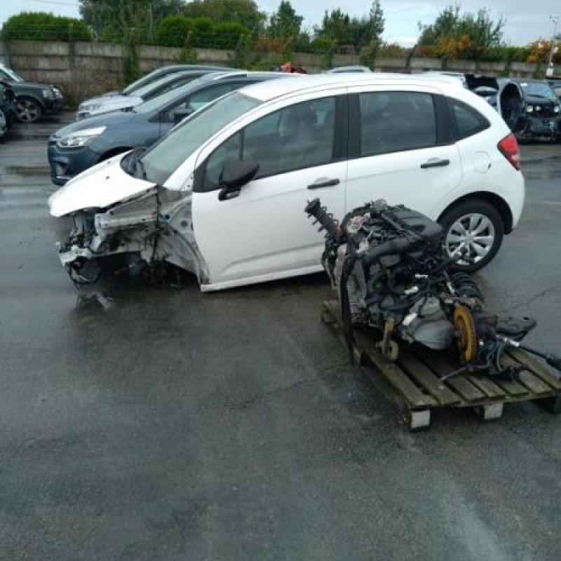 Pare boue arriere droit CITROEN C3 2 Photo n°9