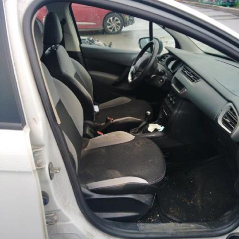 Pare boue arriere droit CITROEN C3 2 Photo n°10