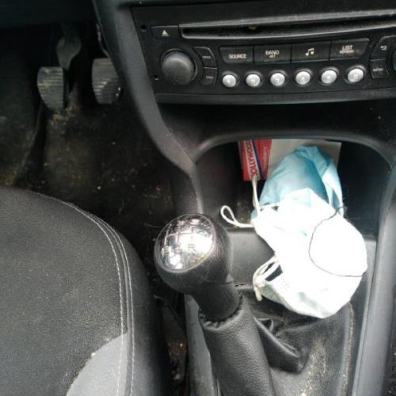 Pare boue arriere droit CITROEN C3 2 Photo n°12