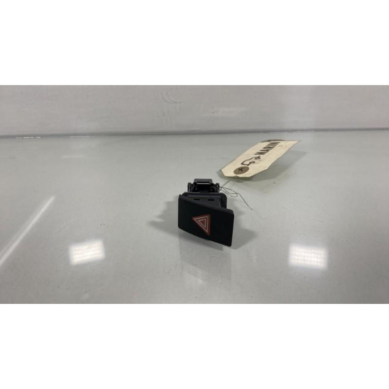 Bouton de warning TOYOTA VERSO Photo n°3