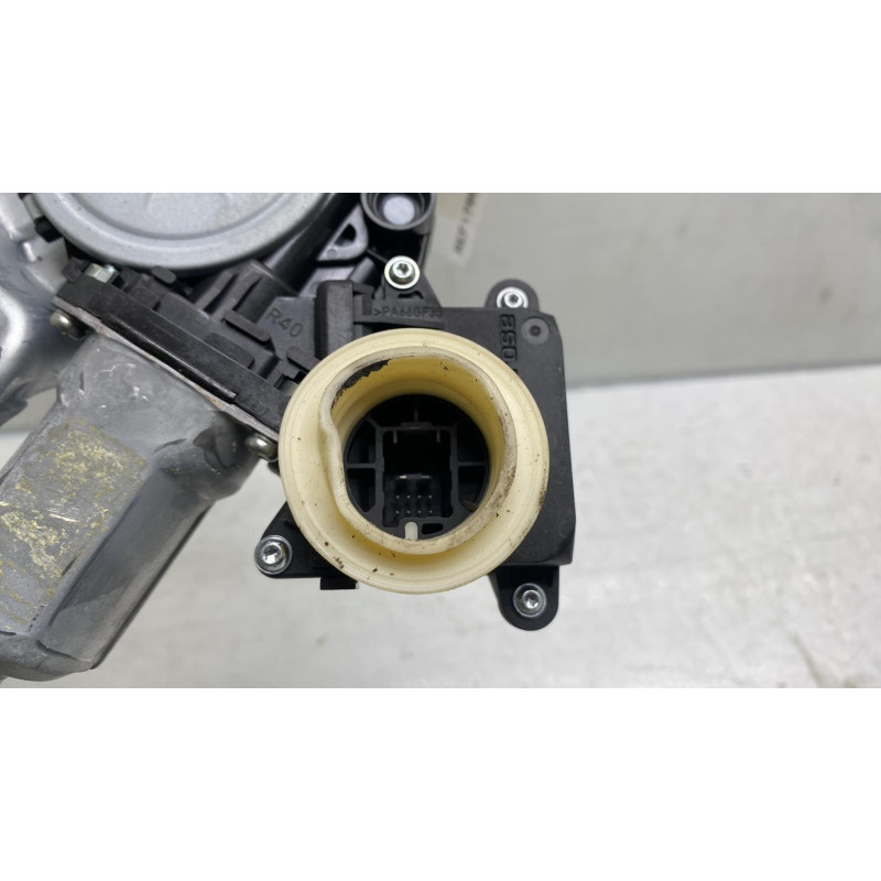 Leve vitre electrique arriere gauche TOYOTA VERSO Photo n°1