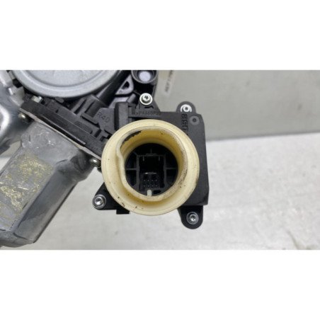 Leve vitre electrique arriere gauche TOYOTA VERSO Photo n°1