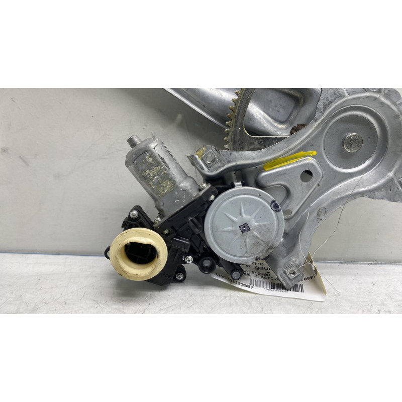 Leve vitre electrique arriere gauche TOYOTA VERSO Photo n°3