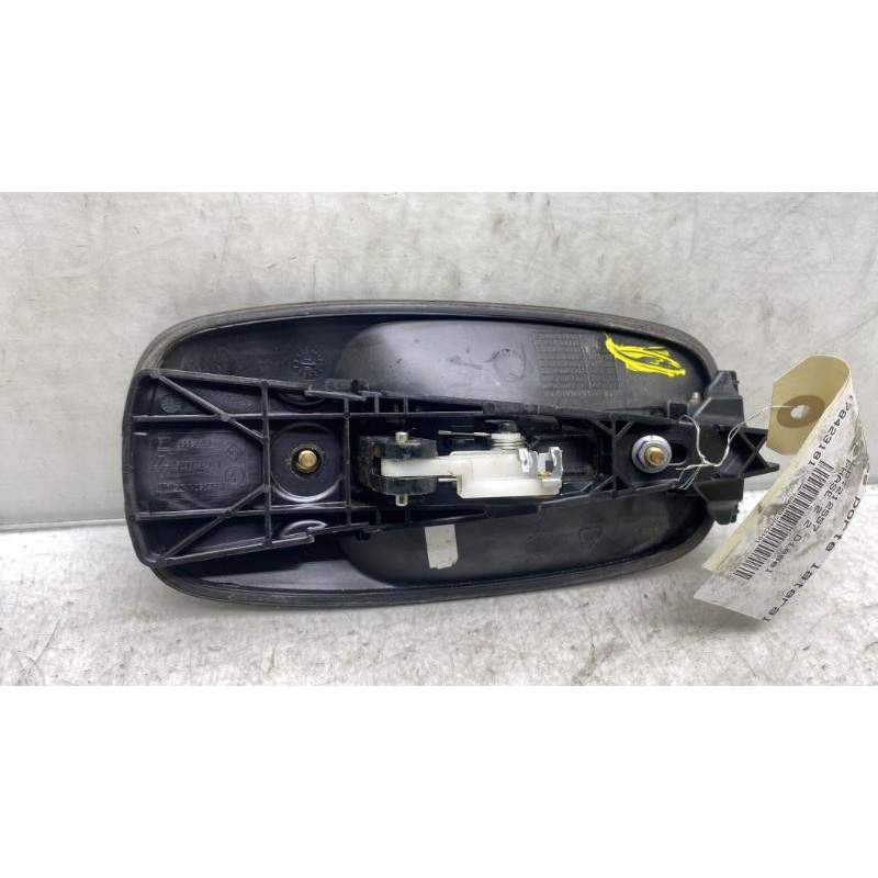 Poignee porte laterale gauche RENAULT TRAFIC 2 Photo n°2