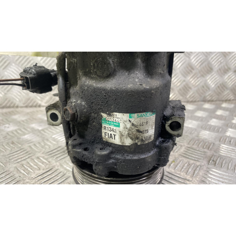 Compresseur clim FIAT GRANDE PUNTO Photo n°1