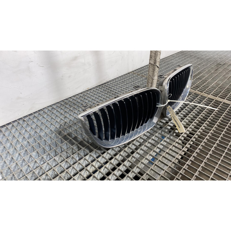 Calandre BMW SERIE 1 E81 Photo n°1