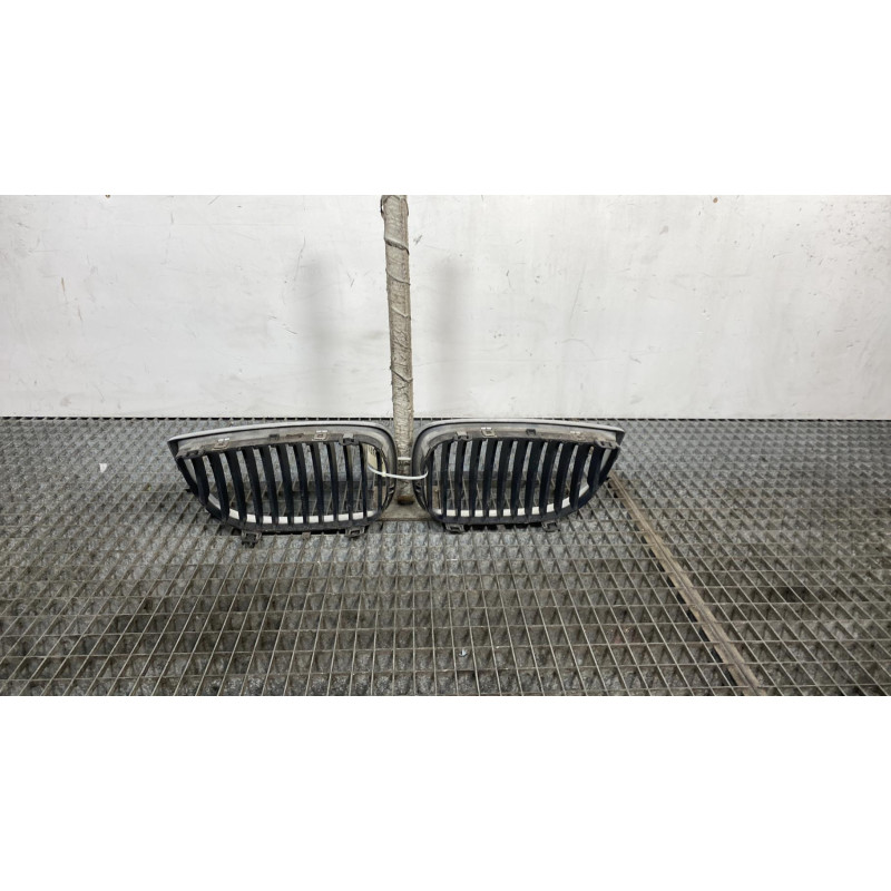 Calandre BMW SERIE 1 E81 Photo n°4