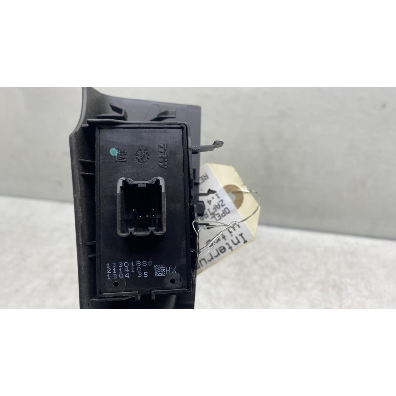 Interrupteur de leve vitre arriere droit OPEL ZAFIRA TOURER C Photo n°1