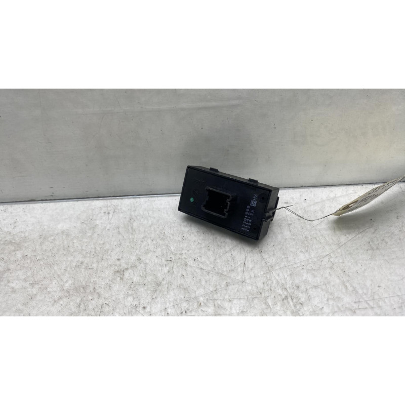 Interrupteur de leve vitre arriere gauche OPEL ZAFIRA TOURER C Photo n°1