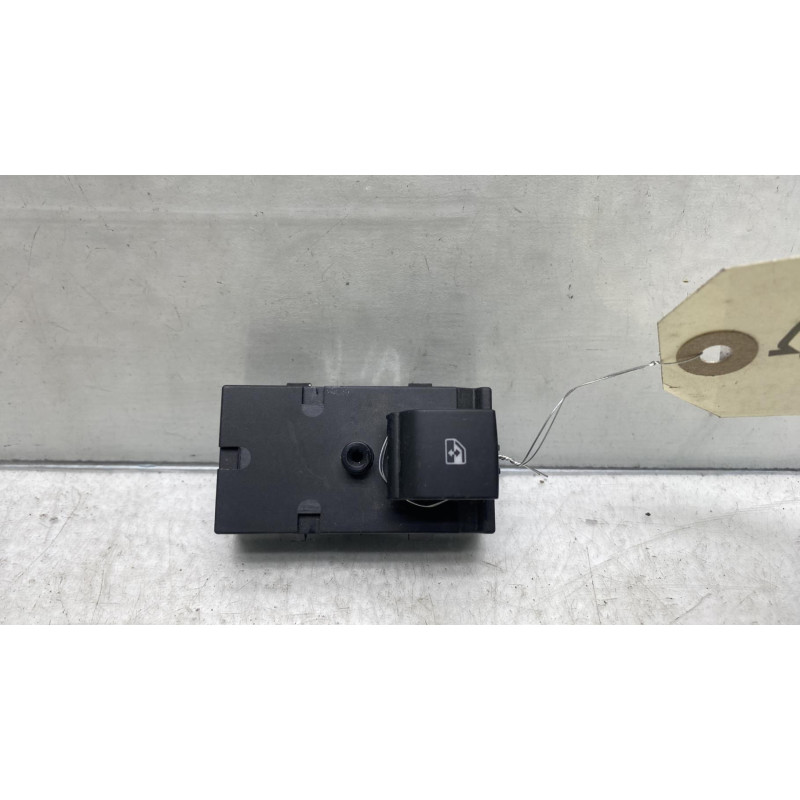 Interrupteur de leve vitre arriere gauche OPEL ZAFIRA TOURER C Photo n°3