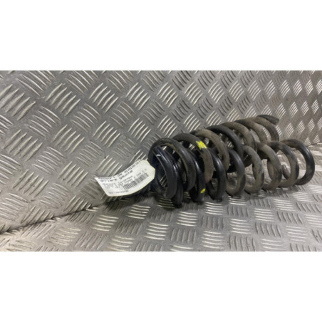 Ressort de suspension arriere gauche MERCEDES CLASSE C 204 Photo n°1