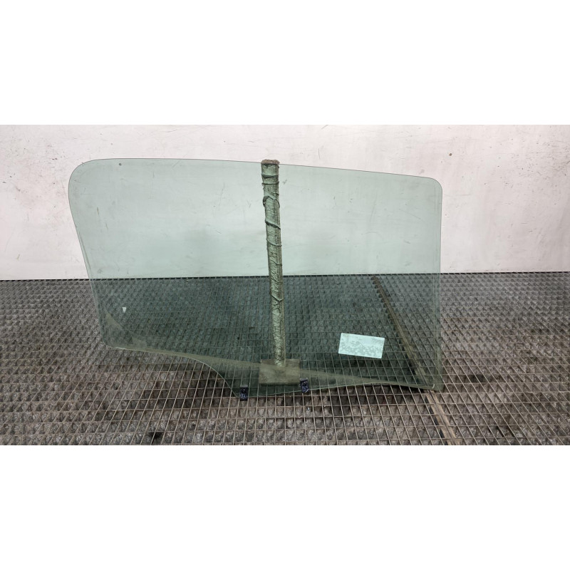 Vitre arriere gauche PEUGEOT 307 Photo n°4