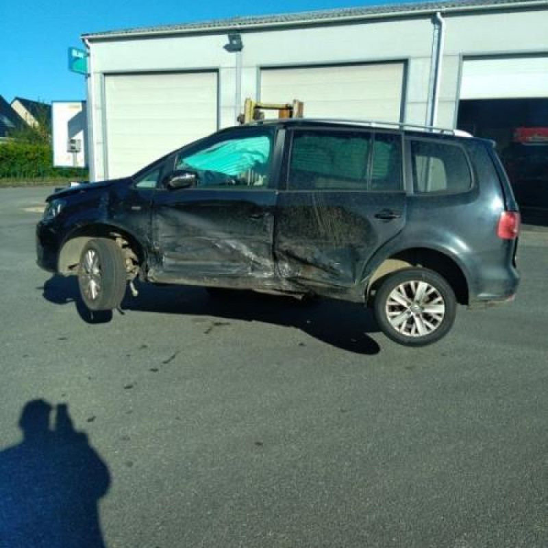 Feu arriere secondaire gauche (feux) VOLKSWAGEN TOURAN 2 Photo n°11