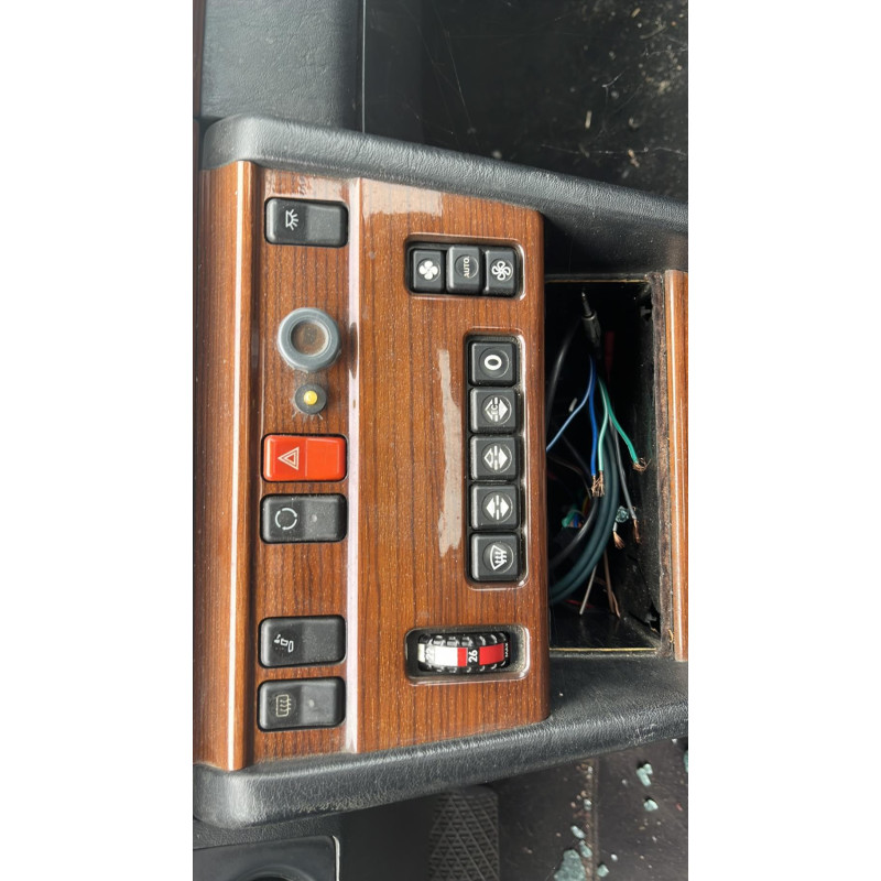 Custode arriere droit MERCEDES 300 C124 Photo n°8