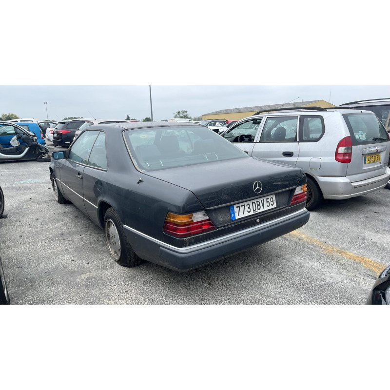 Custode arriere droit MERCEDES 300 C124 Photo n°16