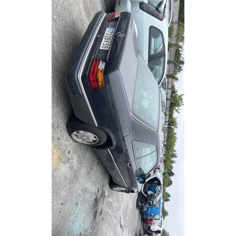 Porte avant droit MERCEDES 300 C124 Photo n°15