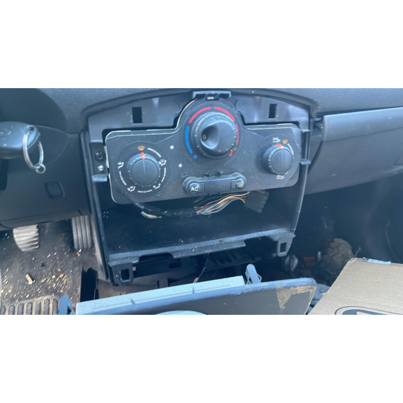 Calculateur moteur RENAULT CLIO 3 Photo n°11