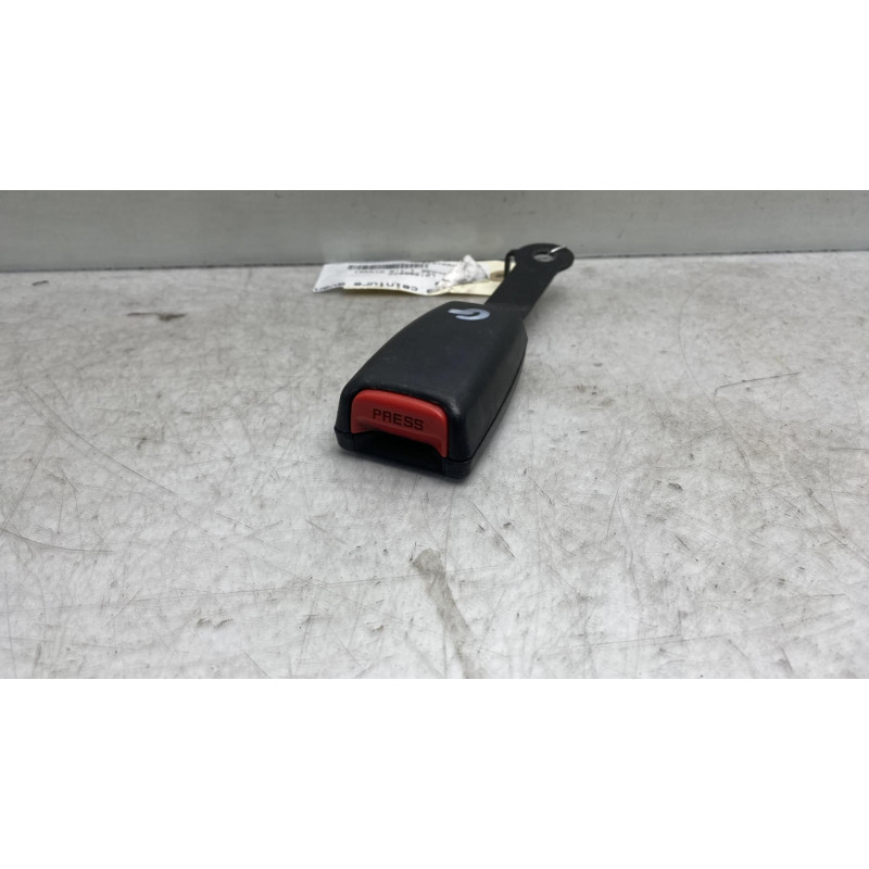 Attache ceinture avant gauche HYUNDAI MATRIX Photo n°2