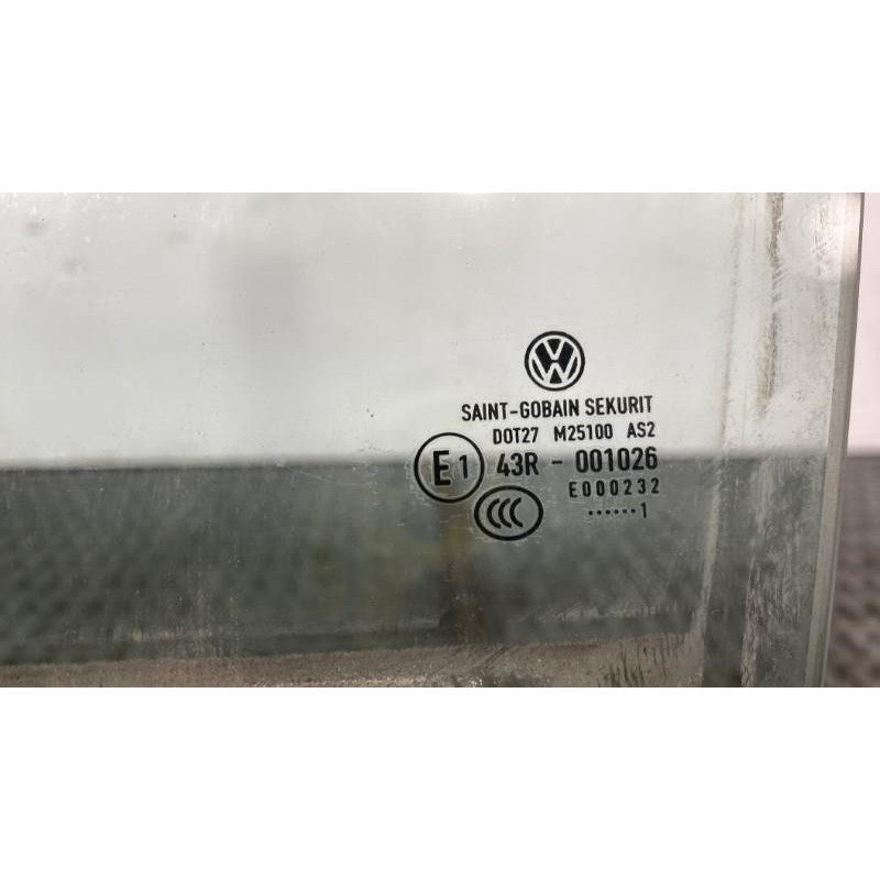 Vitre arriere gauche VOLKSWAGEN PASSAT 5 Photo n°3