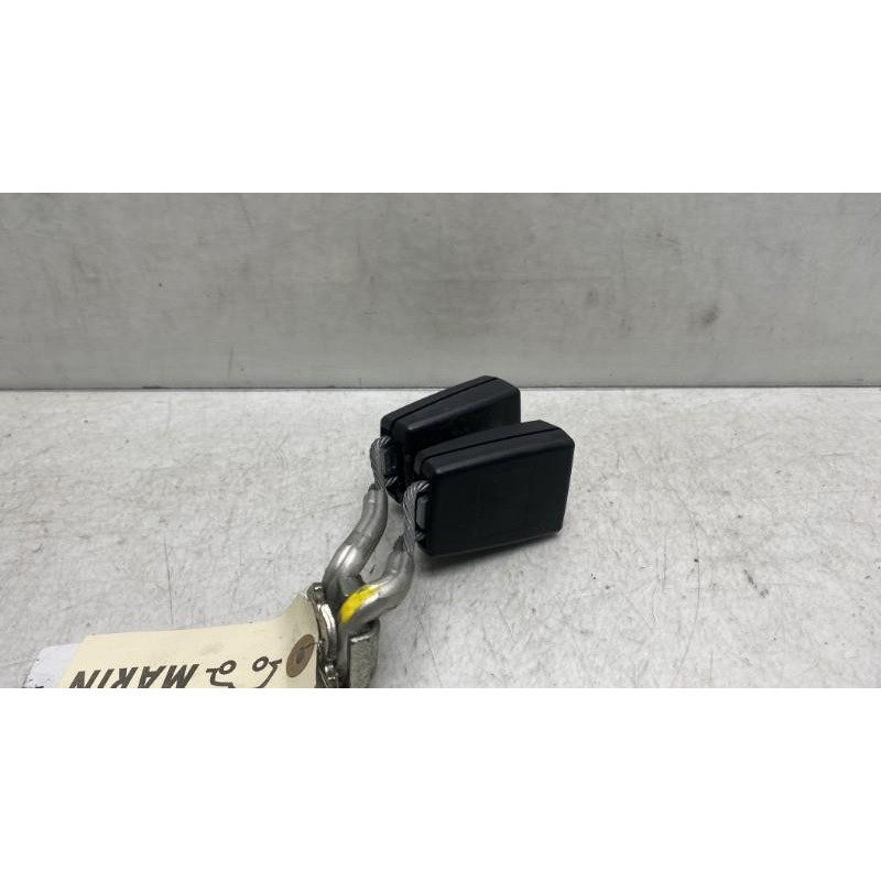 Attache ceinture arriere gauche VOLKSWAGEN PASSAT 5 Photo n°1