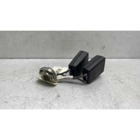 Attache ceinture arriere gauche VOLKSWAGEN PASSAT 5