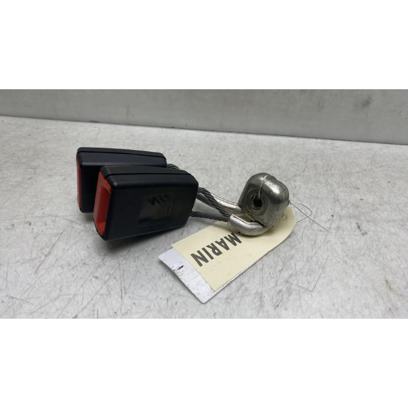 Attache ceinture arriere gauche VOLKSWAGEN PASSAT 5 Photo n°4