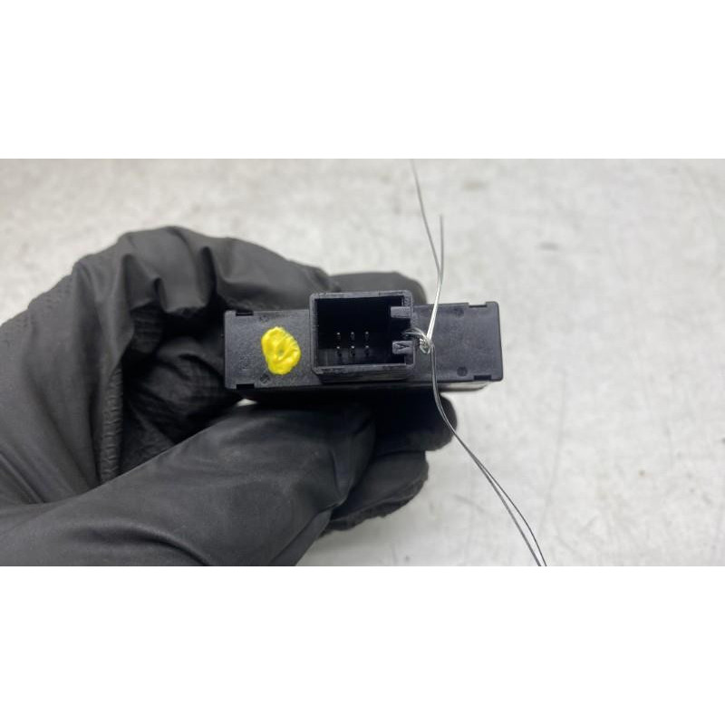 Bouton de warning VOLKSWAGEN PASSAT 5 Photo n°3