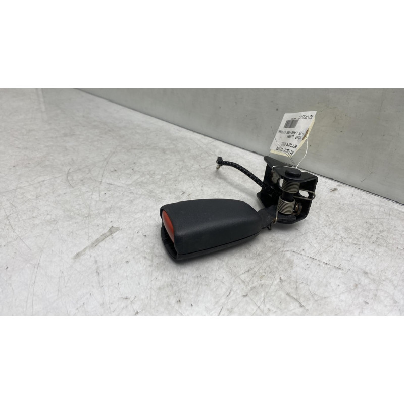 Attache ceinture arriere droit VOLVO V 70 1 Photo n°3