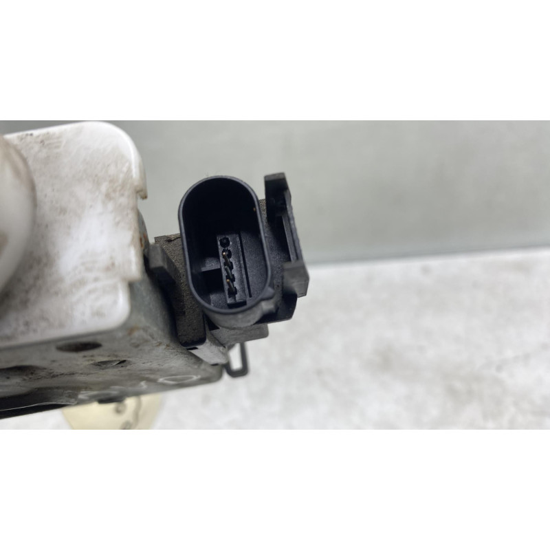 Serrure avant droit AUDI A4 1 Photo n°3