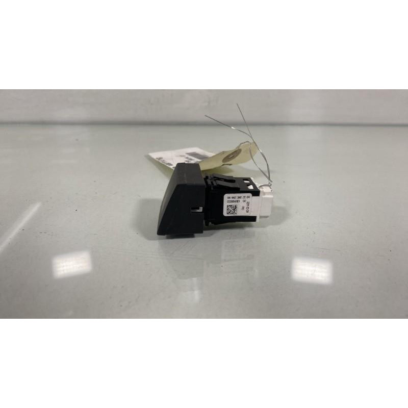 Bouton de warning PEUGEOT 508 1 SW Photo n°3