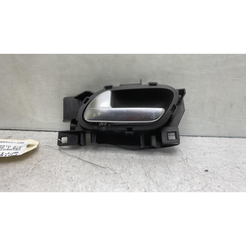 Poignee interieur arriere gauche PEUGEOT 508 1 SW Photo n°1