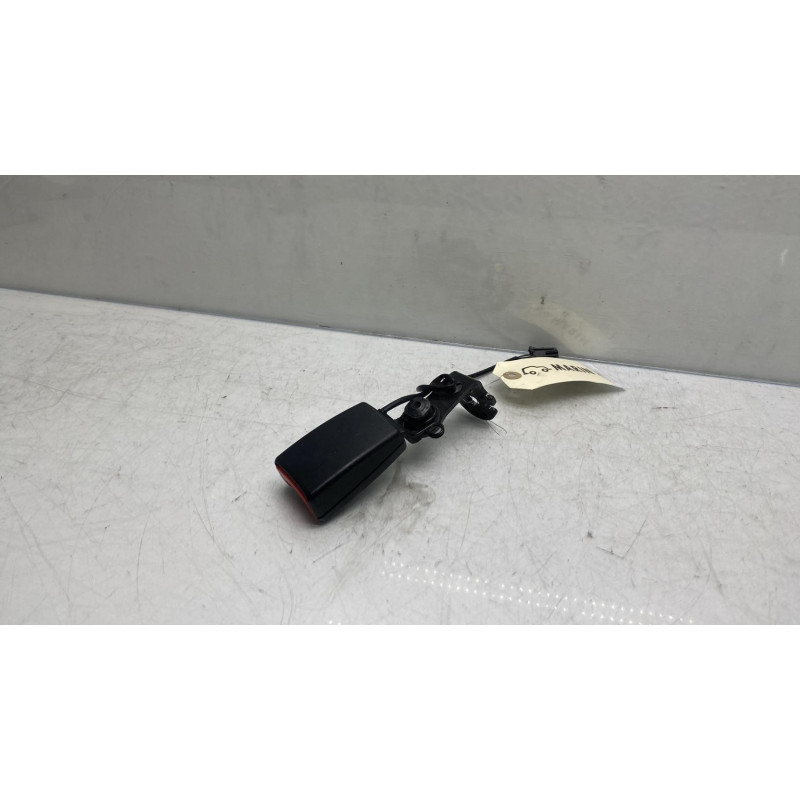 Attache ceinture arriere gauche AUDI A1 1 Photo n°4