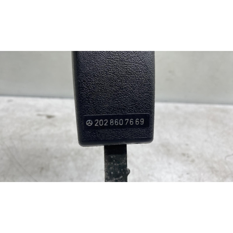 Attache ceinture avant gauche MERCEDES CLASSE C 202 Photo n°3