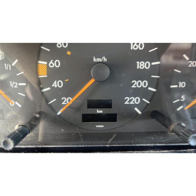 Attache ceinture avant gauche MERCEDES CLASSE C 202 Photo n°7