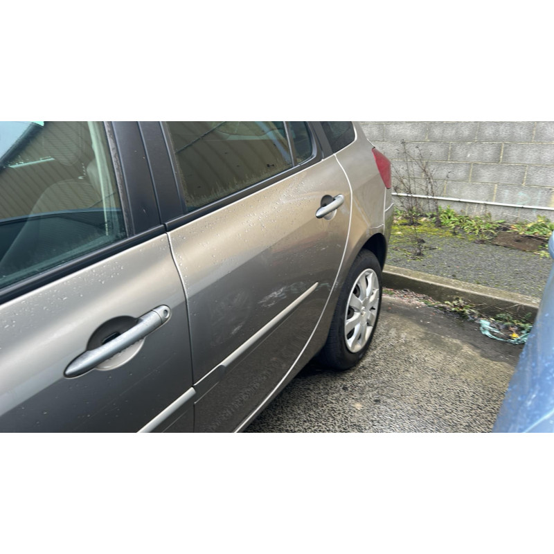 Pare boue arriere gauche RENAULT CLIO 3 Photo n°16