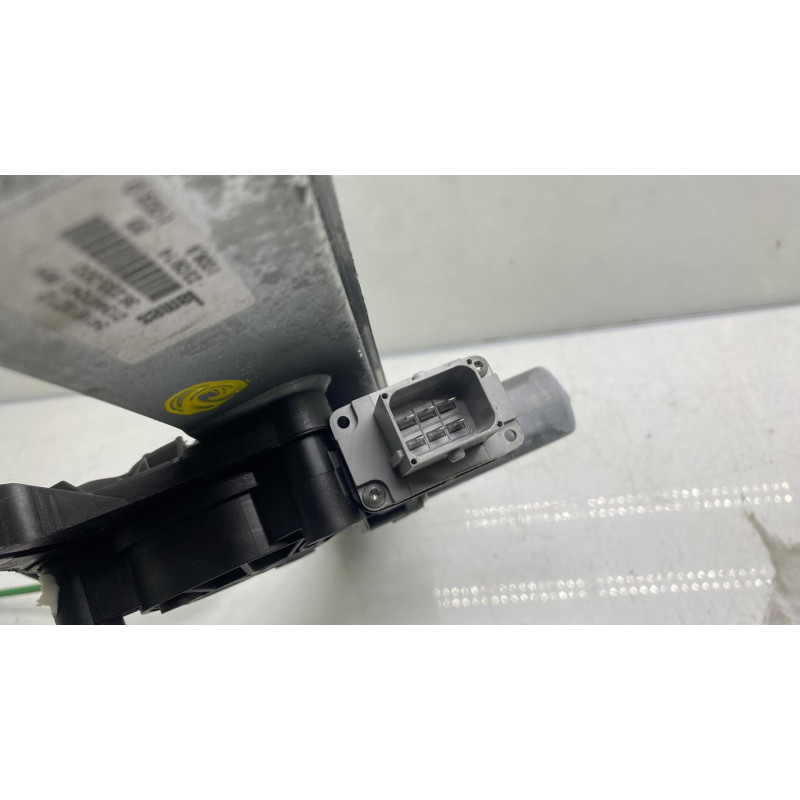 Leve vitre electrique avant droit OPEL CORSA D Photo n°6