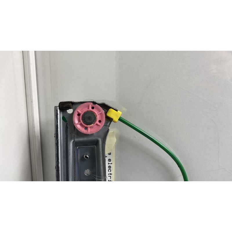 Leve vitre electrique avant droit OPEL CORSA D Photo n°8