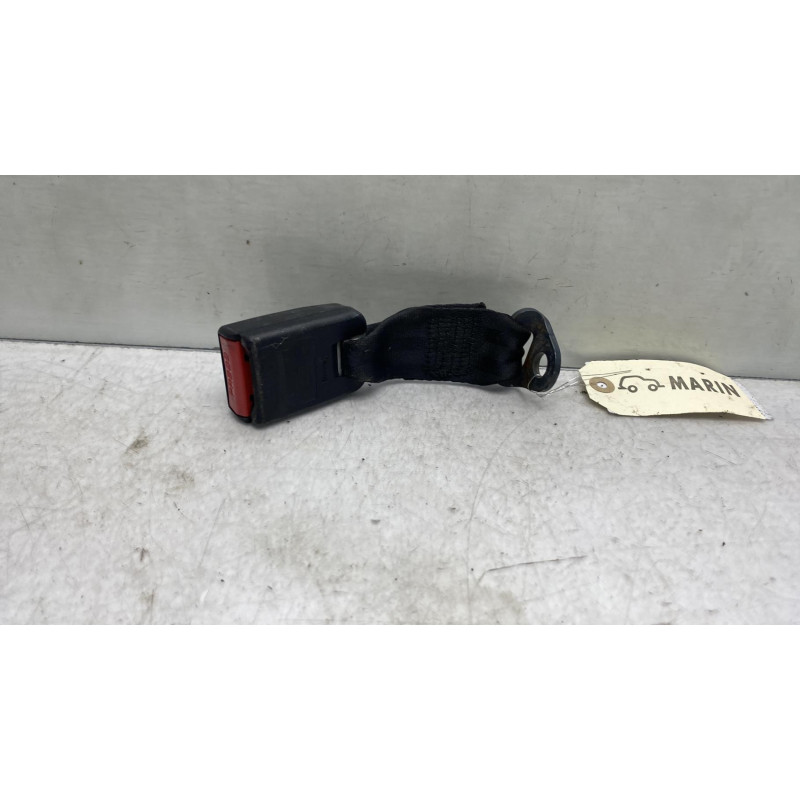 Attache ceinture arriere droit PEUGEOT 106 Photo n°3