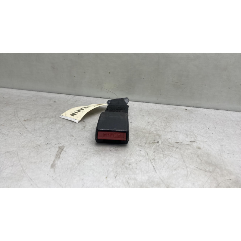 Attache ceinture arriere droit PEUGEOT 106 Photo n°4