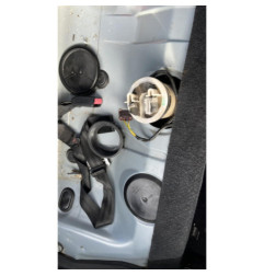 Attache ceinture arriere droit PEUGEOT 106