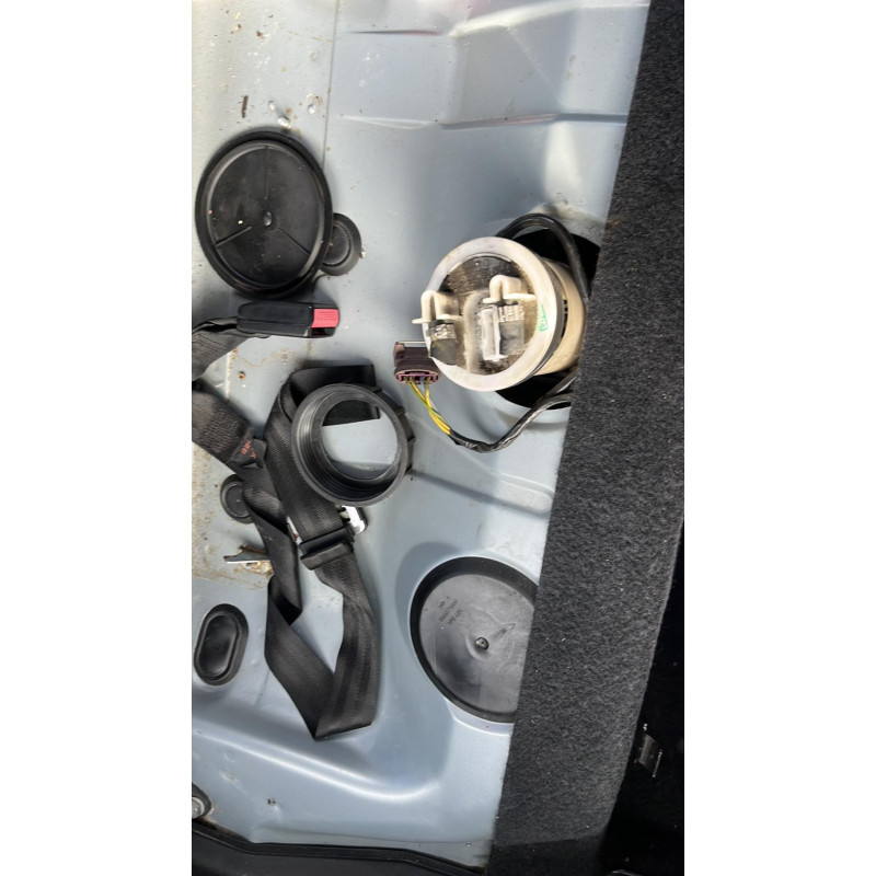 Attache ceinture arriere droit PEUGEOT 106 Photo n°8