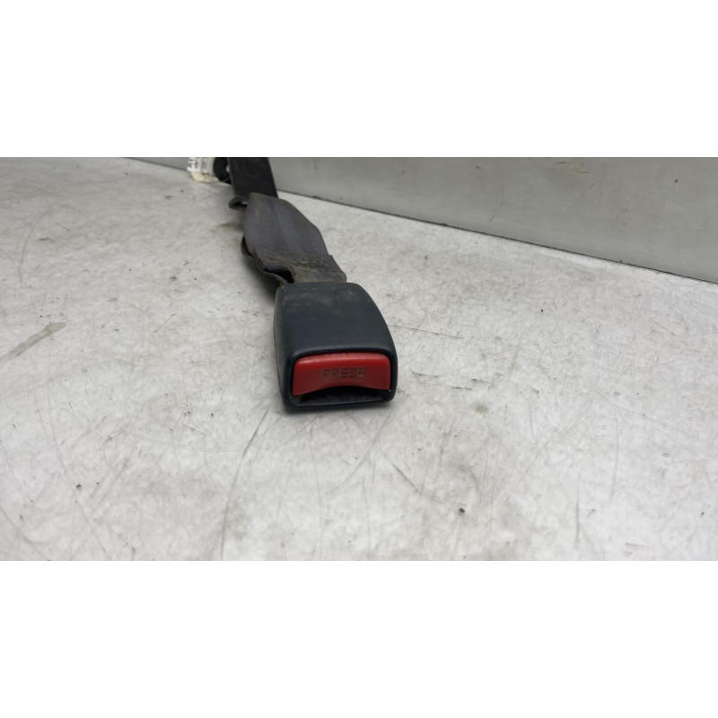 Attache ceinture avant droit TOYOTA HI-ACE 2 Photo n°1