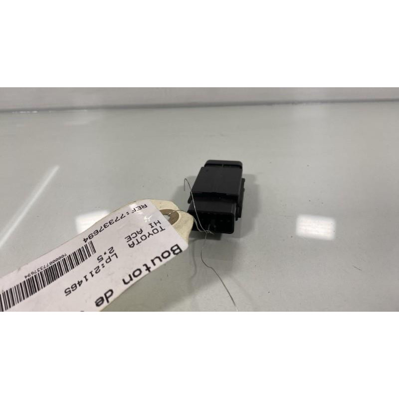 Bouton de warning TOYOTA HI-ACE 2 Photo n°1