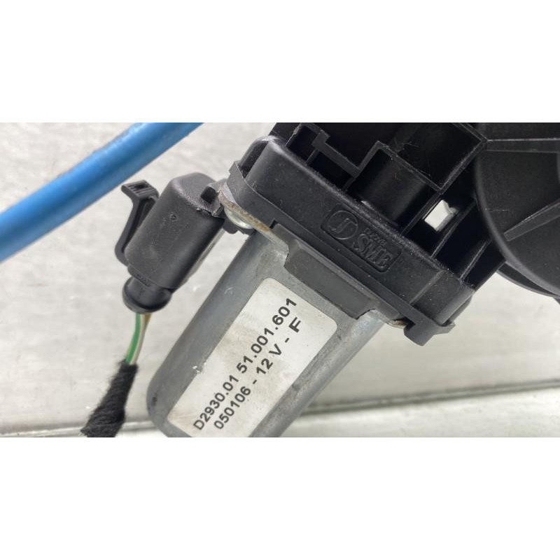 Leve vitre electrique avant droit LANCIA YPSILON 4 Photo n°4