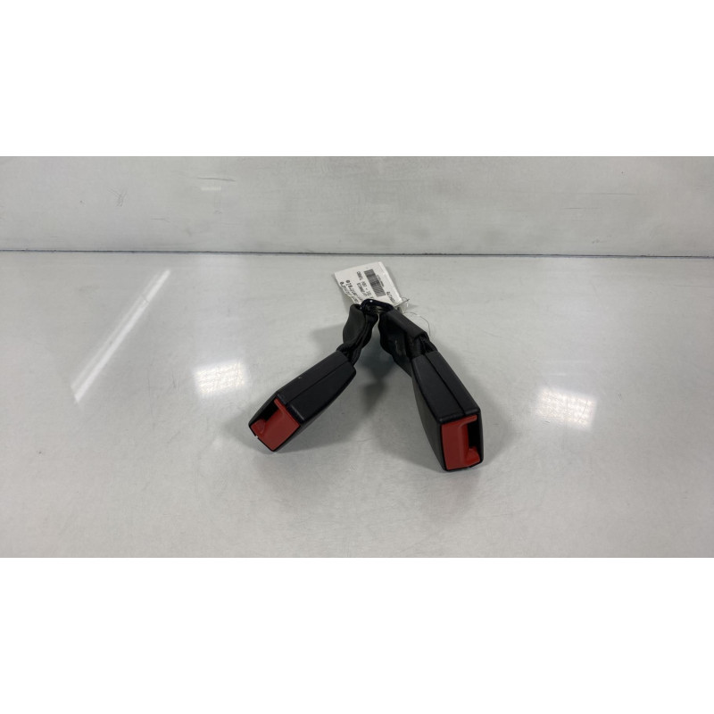 Attache ceinture arriere centrale VOLKSWAGEN JETTA 4 Photo n°3