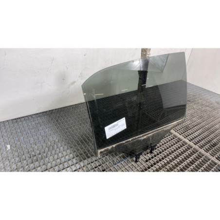 Vitre arriere droit HYUNDAI I 20 2 Photo n°1