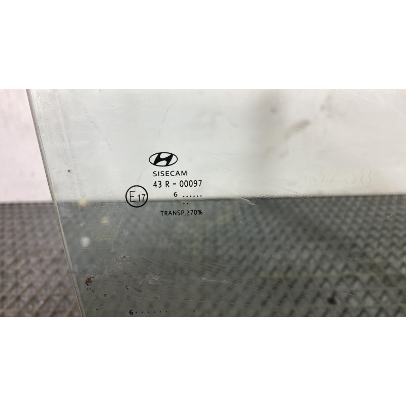 Vitre avant droit HYUNDAI I 20 2 Photo n°1
