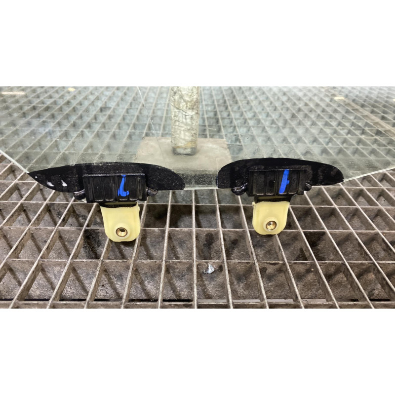 Vitre avant droit HYUNDAI I 20 2 Photo n°3