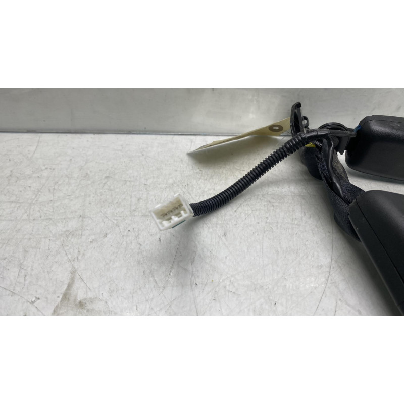Attache ceinture arriere droit HYUNDAI I 20 2 Photo n°4