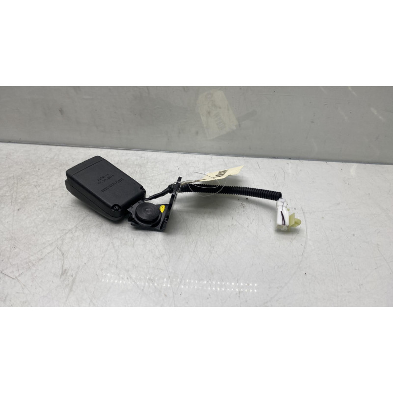 Attache ceinture arriere gauche HYUNDAI I 20 2 Photo n°3